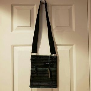 Dakine crossbody purse
